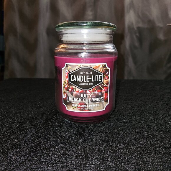 NWOT Candle-Lite "Juicy Black Cherries" 18 oz Candle - Picture 1 of 3
